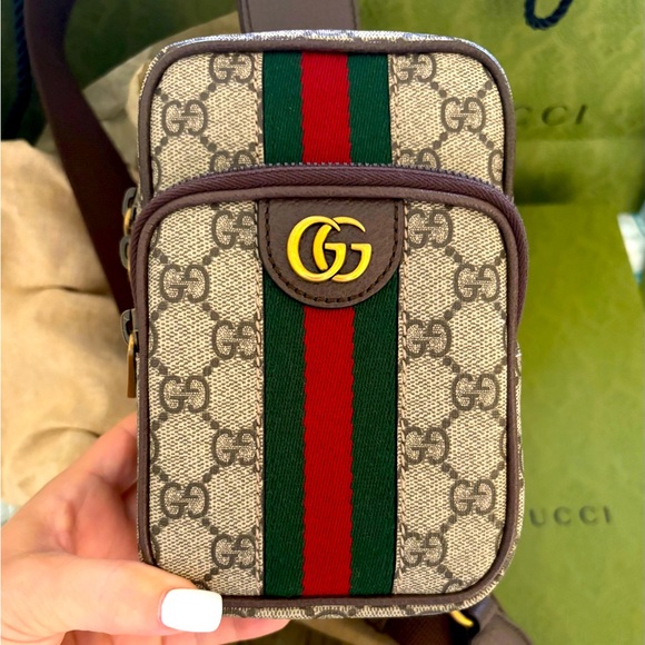 Gucci Handbags - Gucci GG Supreme Ophidia
Crossbody messenger bag.